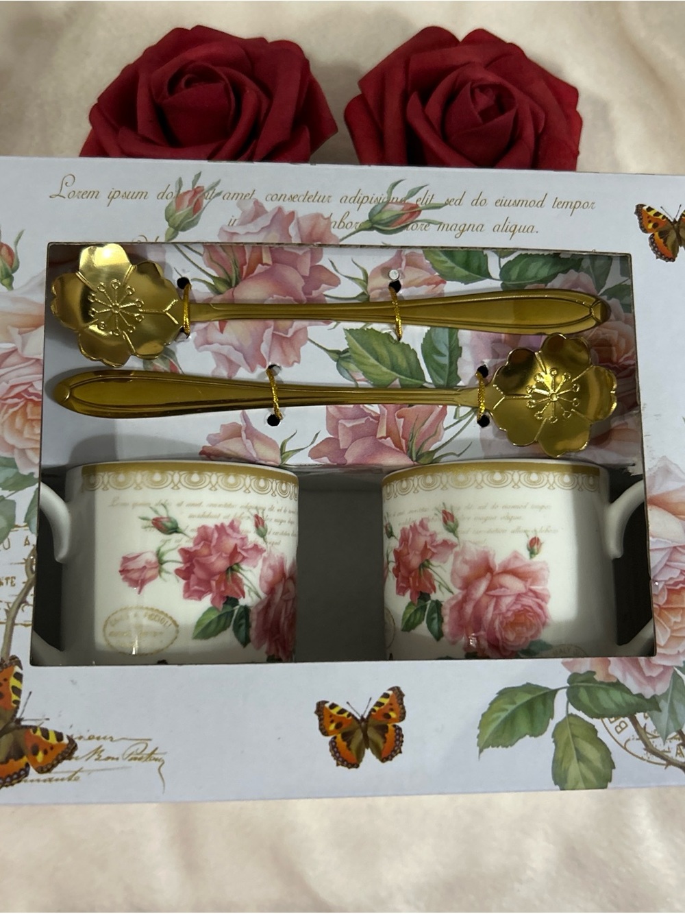 Elegant Floral Porcelain Mug Set with Gold Spoons - Pink Roses